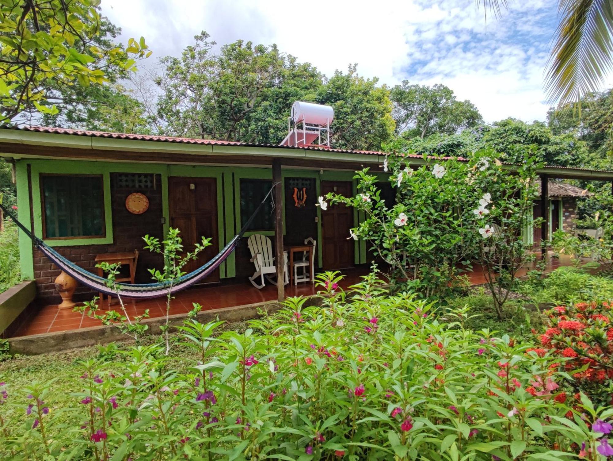 Eco-Lodge El Porvenir. Santa Cruz Room photo